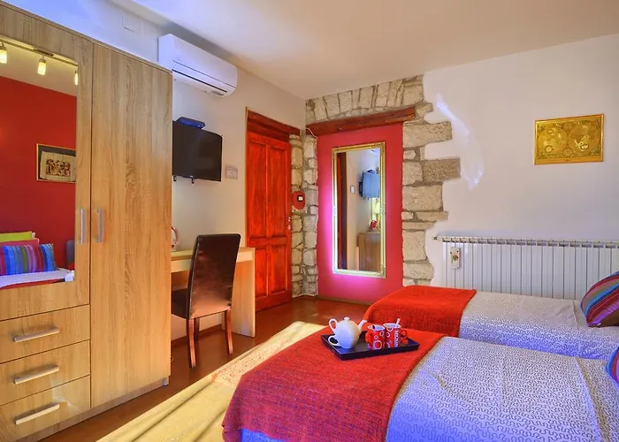 Apartman Center & *