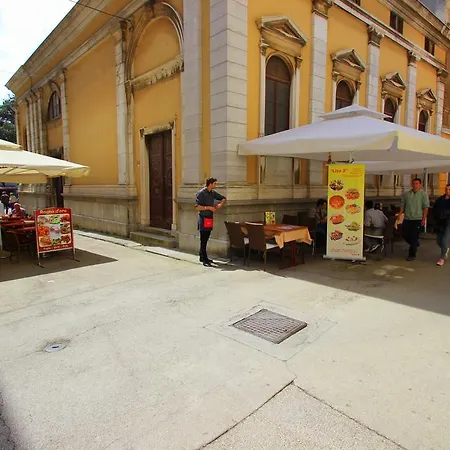 Center & Apartment Pula