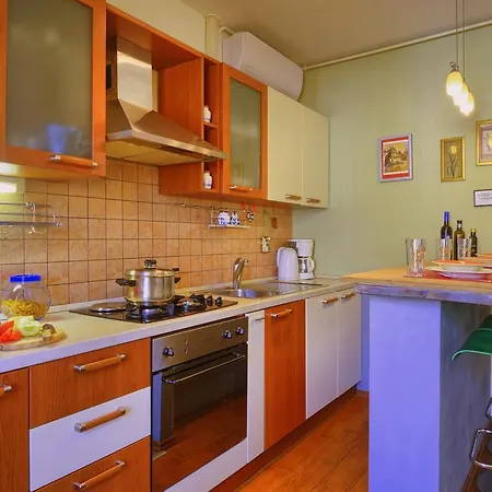 Apartment Center & Pula