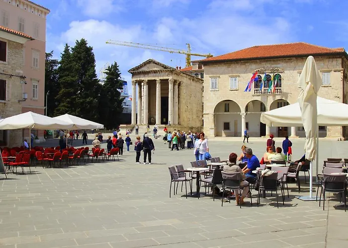 Center & * Πούλα
