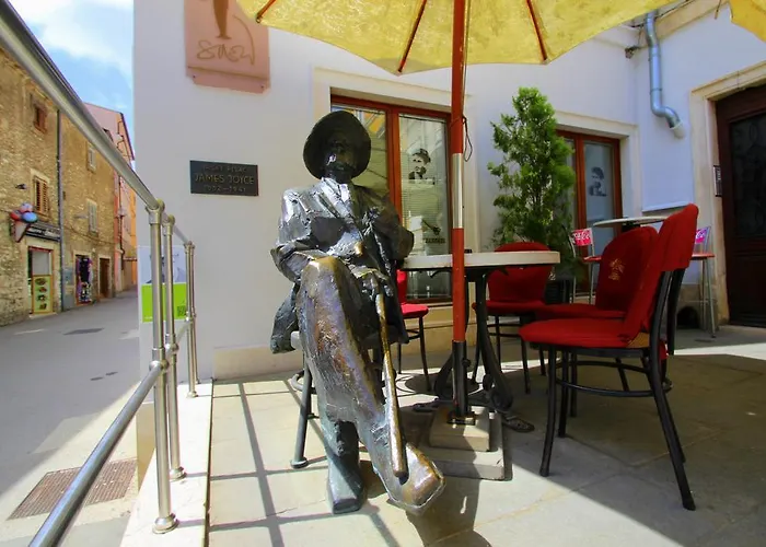 Center & Apartman Póla