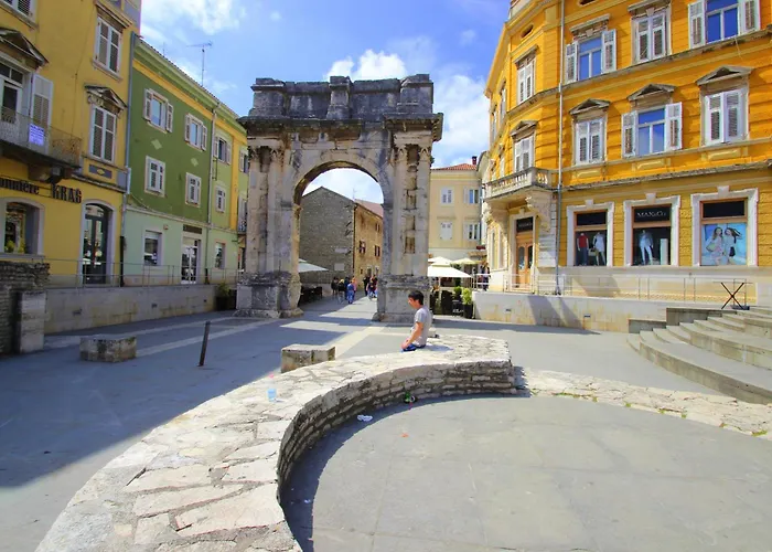 Διαμέρισμα Center & *